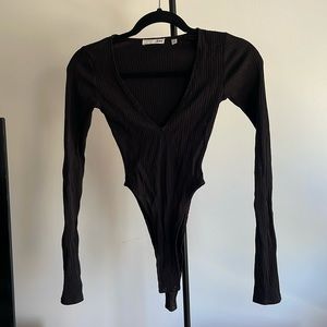 Aritzia Wilfred Free V-Neck Bodysuit in XXS (black)